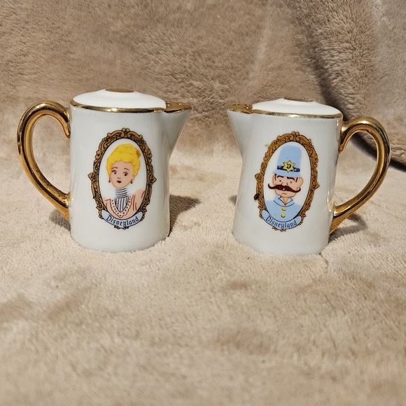 Vintage Disneyland Castle Teapot Salt and Pepper Shakers - Picture 6 of 8